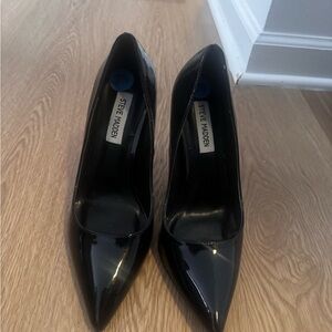 Steve Madden Shiny Black Pumps
